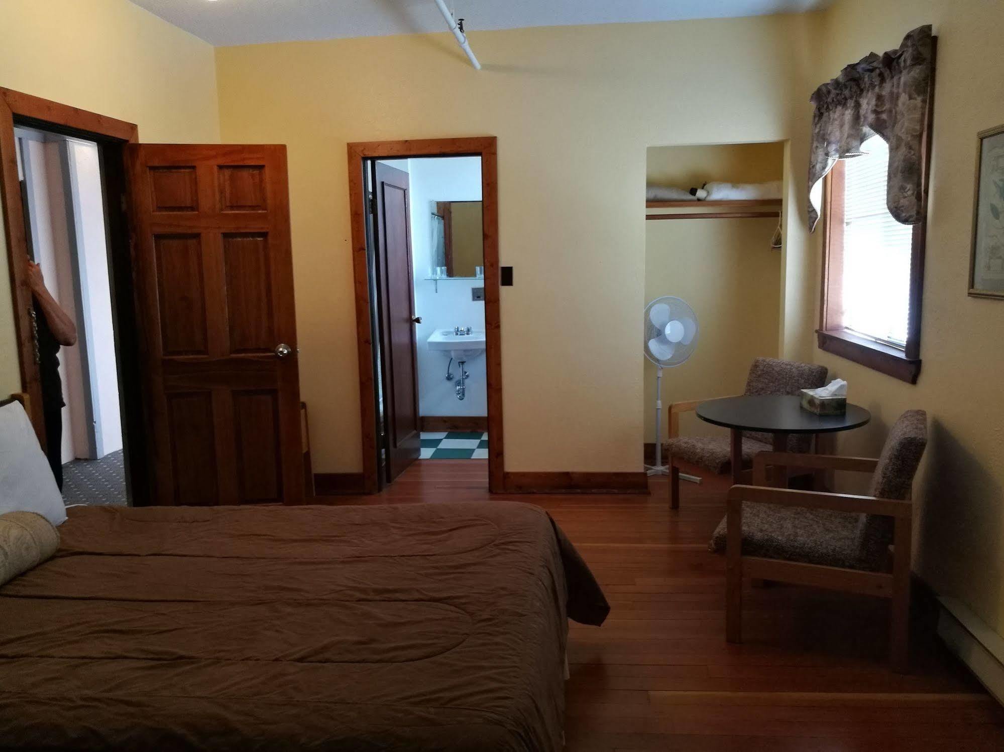 Rodmay Hotel Powell River Bagian luar foto